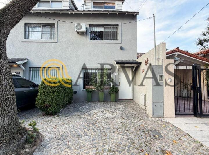 Casa · 101m² · 4 Ambientes · 1 Cochera