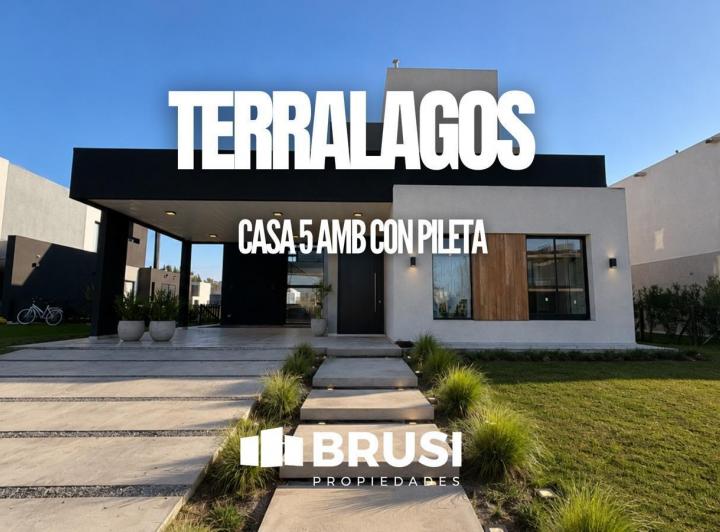 Casa · 250m² · 5 Ambientes · 4 Cocheras