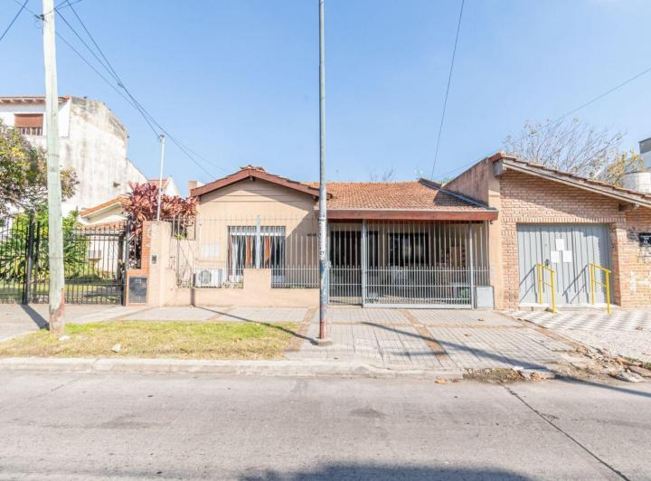 Casa · 98m² · 4 Ambientes · 1 Cochera