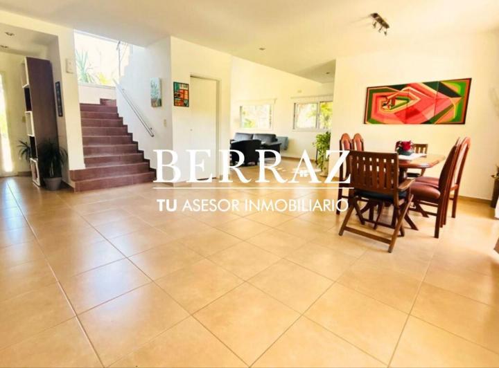 Casa · 210m² · 5 Ambientes · 1 Cochera