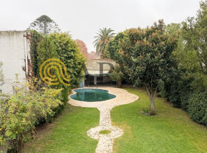 Casa · 360m² · 5 Ambientes · 2 Cocheras