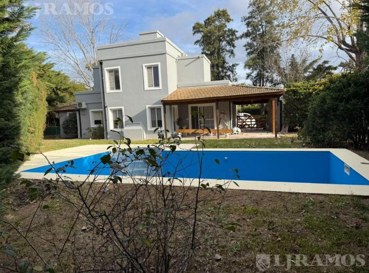 Casa · 200m² · 6 Ambientes · 1 Cochera