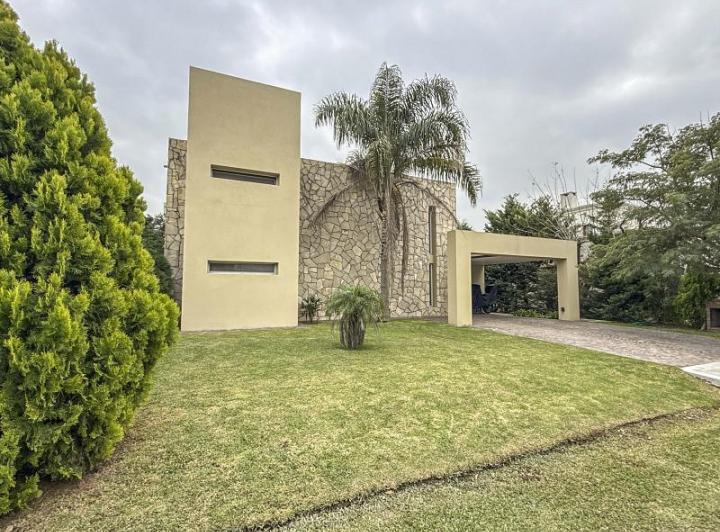 Casa · 181m² · 6 Ambientes · 1 Cochera