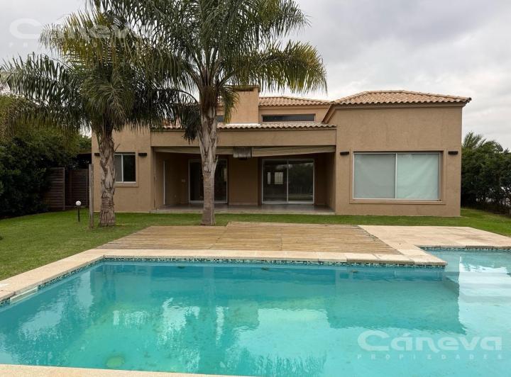 Casa · 190m² · 5 Ambientes · 2 Cocheras
