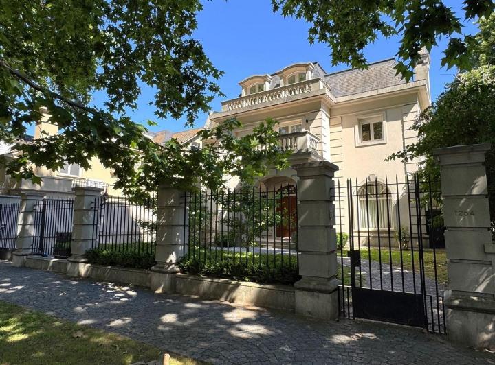 Casa · 600m²