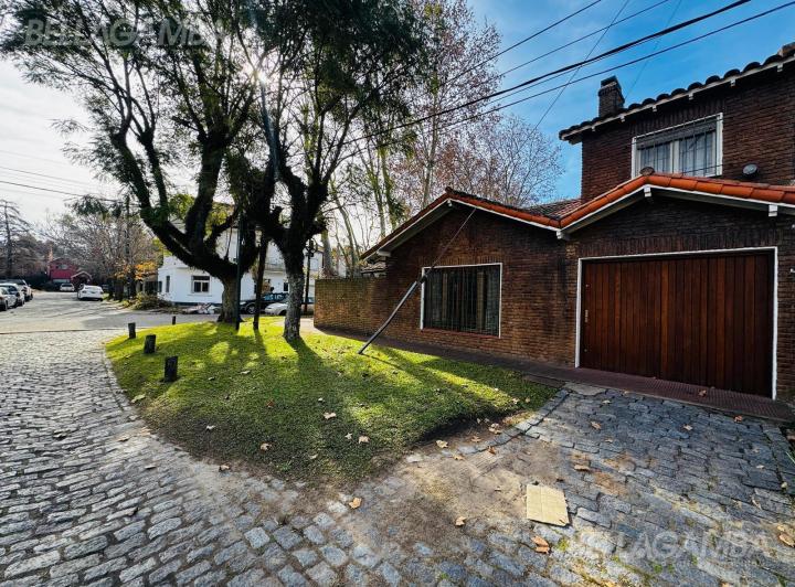 Casa · 135m² · 4 Ambientes · 1 Cochera