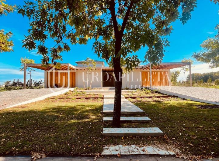 Casa · 309m² · 5 Ambientes · 2 Cocheras
