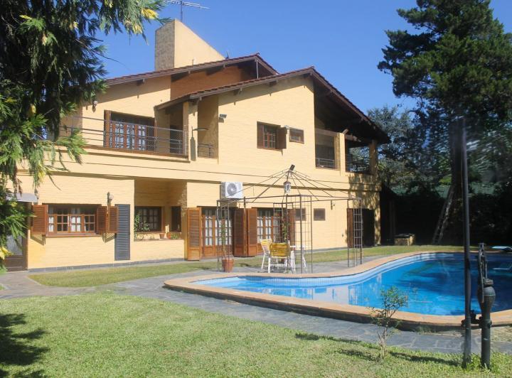 Casa · 255m² · 7 Ambientes · 6 Cocheras