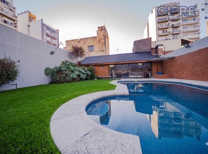 Casa · 291m² · 5 Ambientes · 4 Cocheras