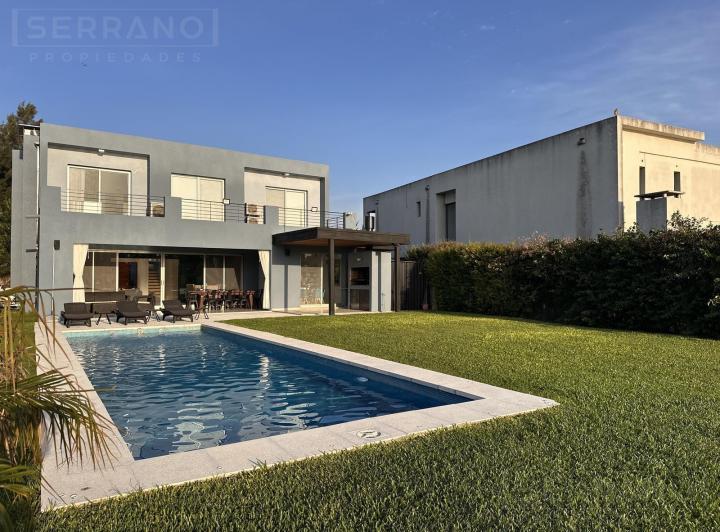 Casa · 270m² · 7 Ambientes · 5 Cocheras