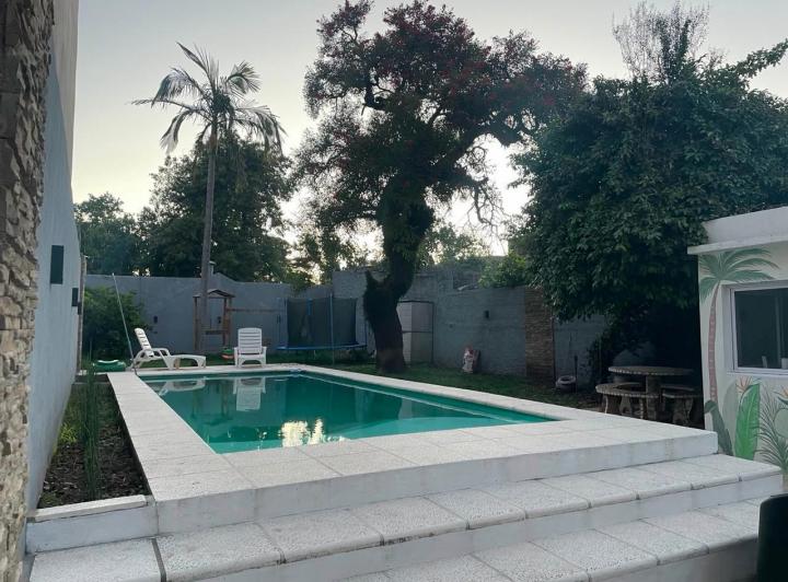 Casa · 220m² · 5 Ambientes · 2 Cocheras