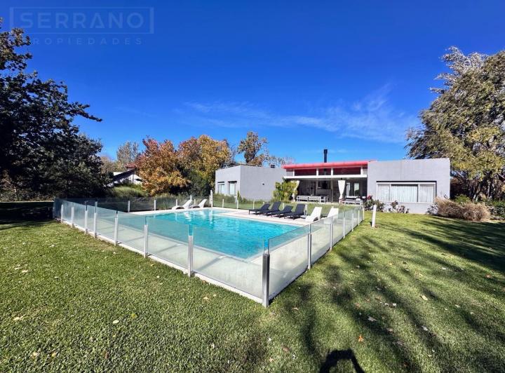 Casa · 230m² · 6 Ambientes · 3 Cocheras
