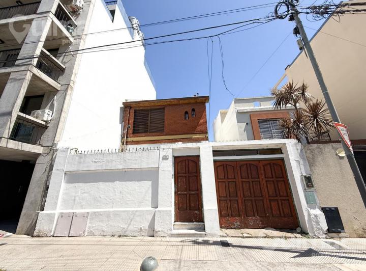 Casa · 375m² · 9 Ambientes · 1 Cochera