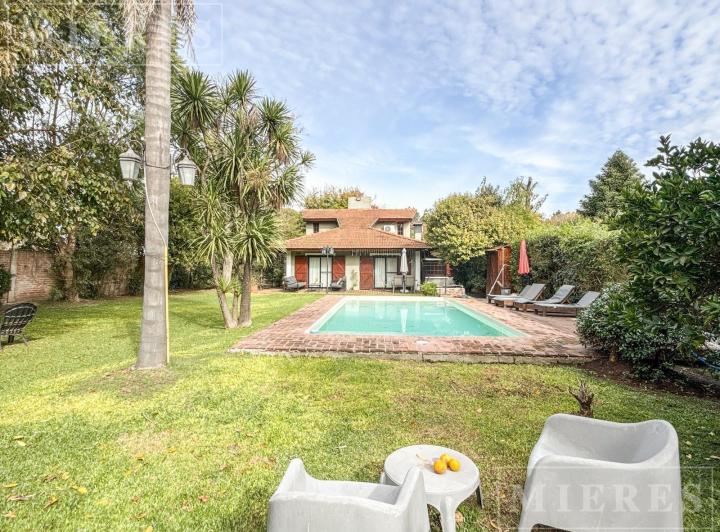 Casa · 200m² · 6 Ambientes · 6 Cocheras