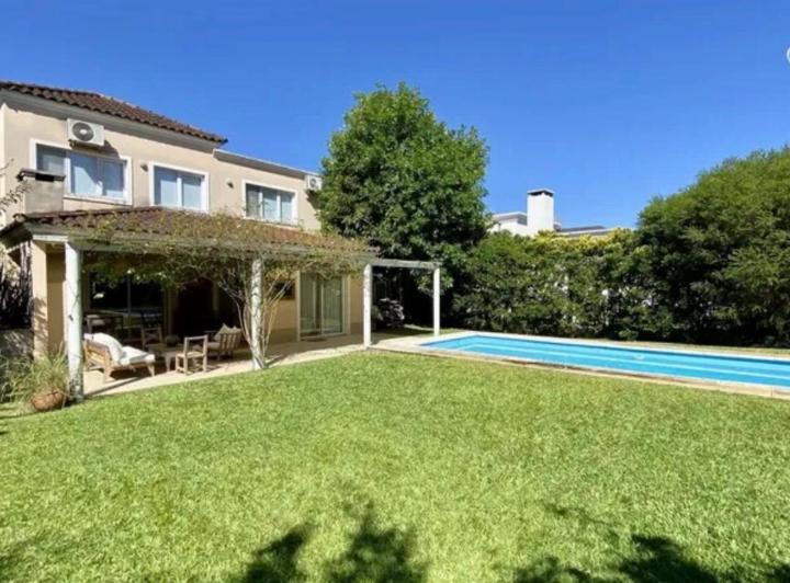 Casa · 190m² · 5 Ambientes · 2 Cocheras