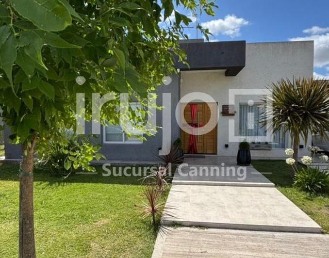 Casa · 127m² · 4 Ambientes · 2 Cocheras