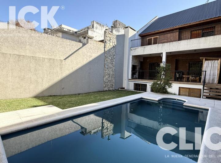 Casa · 475m² · 6 Ambientes · 1 Cochera