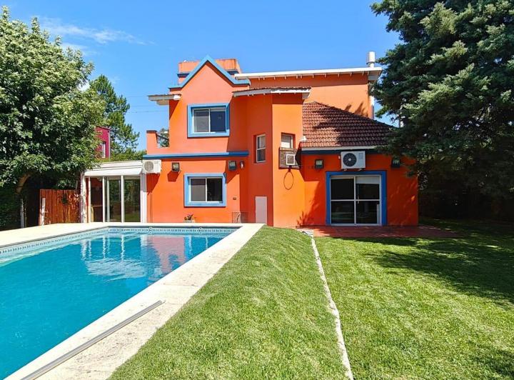 Casa · 176m² · 7 Ambientes · 2 Cocheras