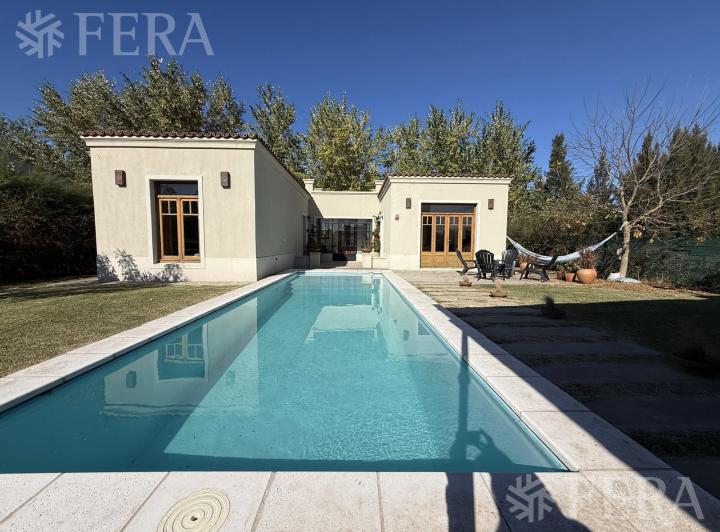 Casa · 136m² · 4 Ambientes · 4 Cocheras