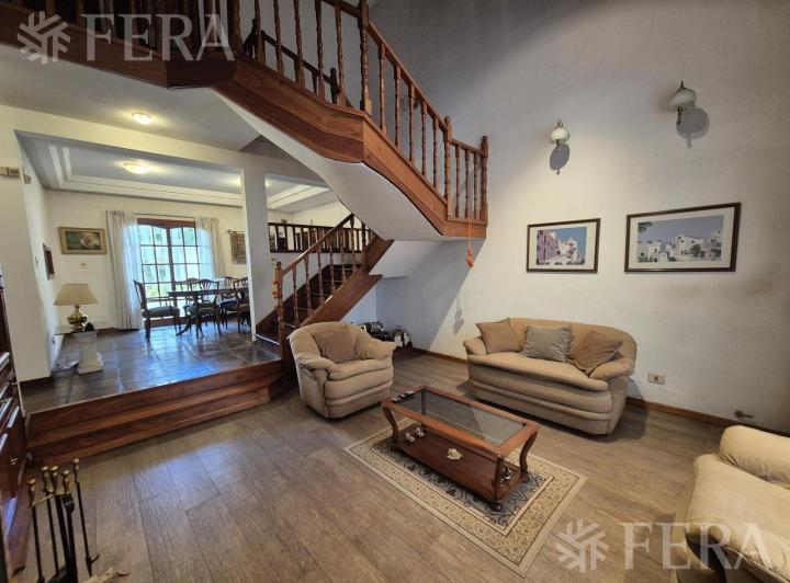 Casa · 184m² · 4 Ambientes · 2 Cocheras