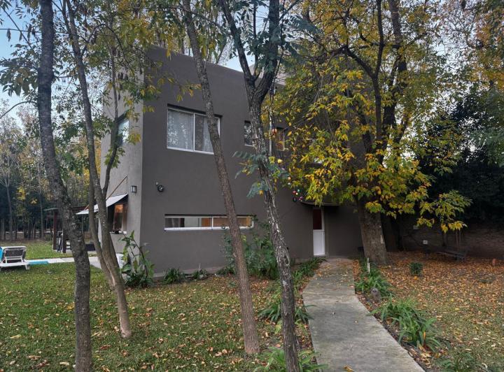Casa · 205m² · 4 Ambientes · 4 Cocheras