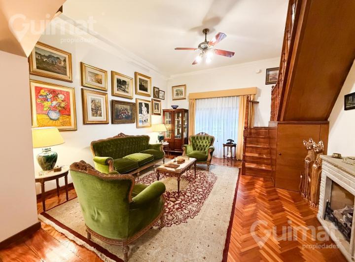 Casa · 220m² · 5 Ambientes · 1 Cochera