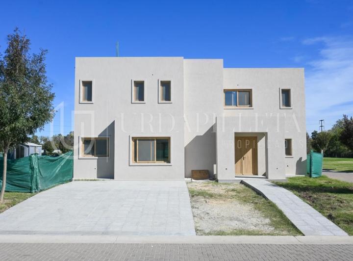Casa · 266m² · 8 Ambientes