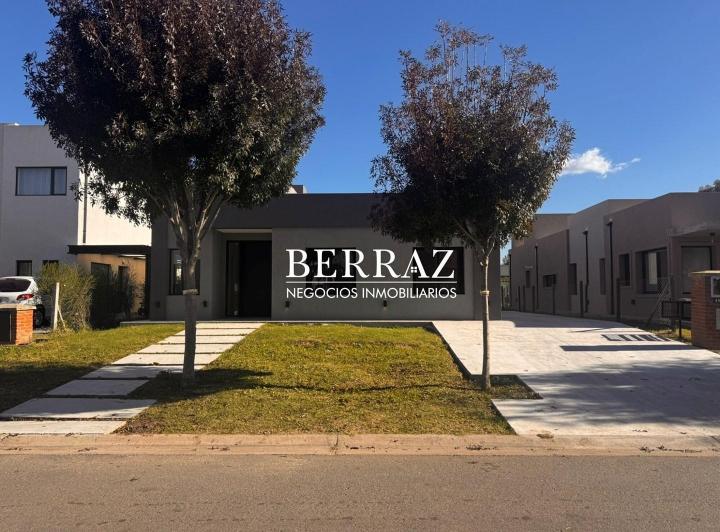 Casa · 148m² · 5 Ambientes · 4 Cocheras