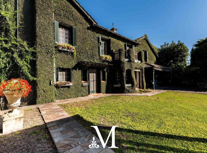 Casa · 450m² · 6 Ambientes · 10 Cocheras
