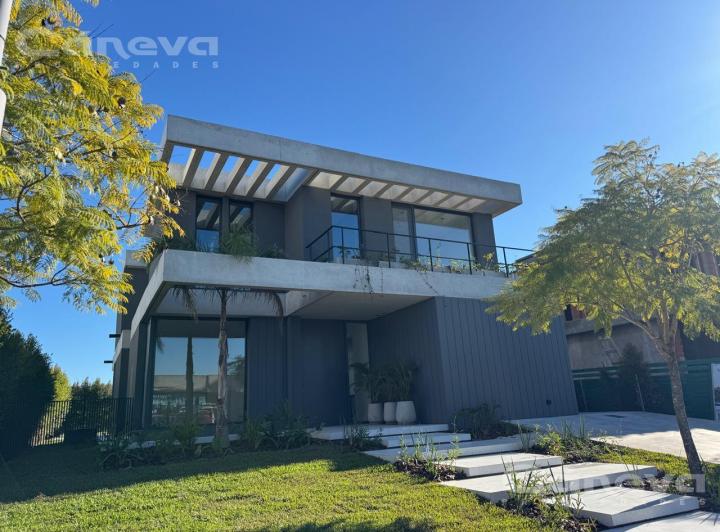 Casa · 270m² · 6 Ambientes
