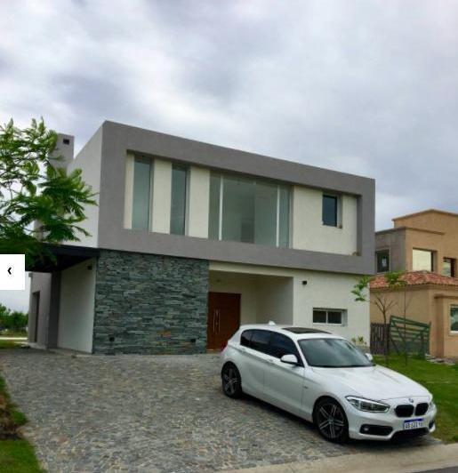 Casa · 165m² · 5 Ambientes · 1 Cochera