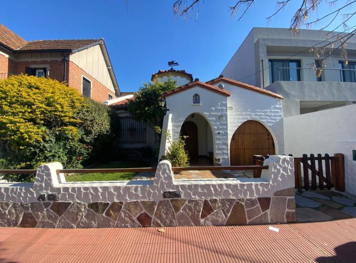 Casa · 383m² · 5 Ambientes · 1 Cochera