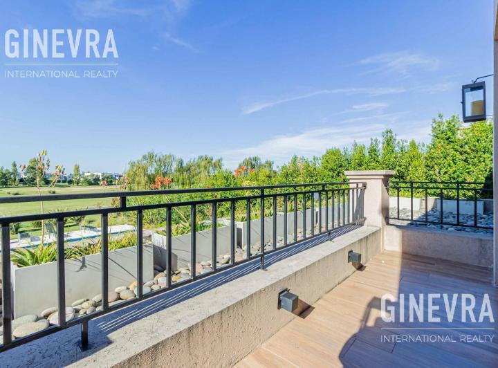 Casa · 540m² · 8 Ambientes · 2 Cocheras