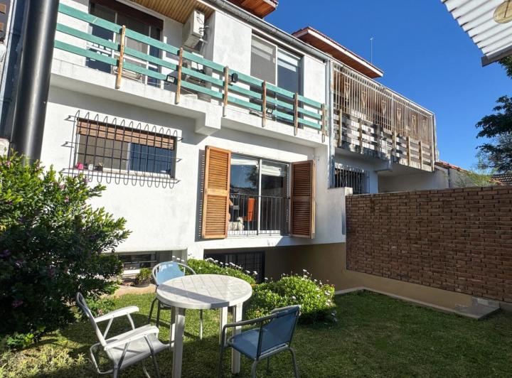 Casa · 238m² · 5 Ambientes · 1 Cochera