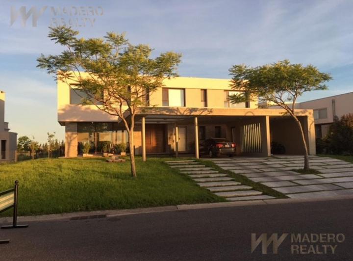 Casa · 507m² · 8 Ambientes · 4 Cocheras
