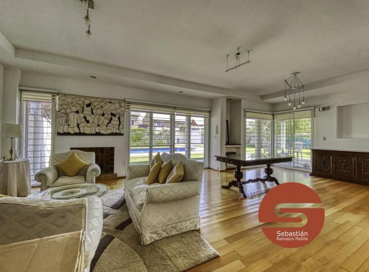Casa · 319m² · 5 Ambientes · 2 Cocheras