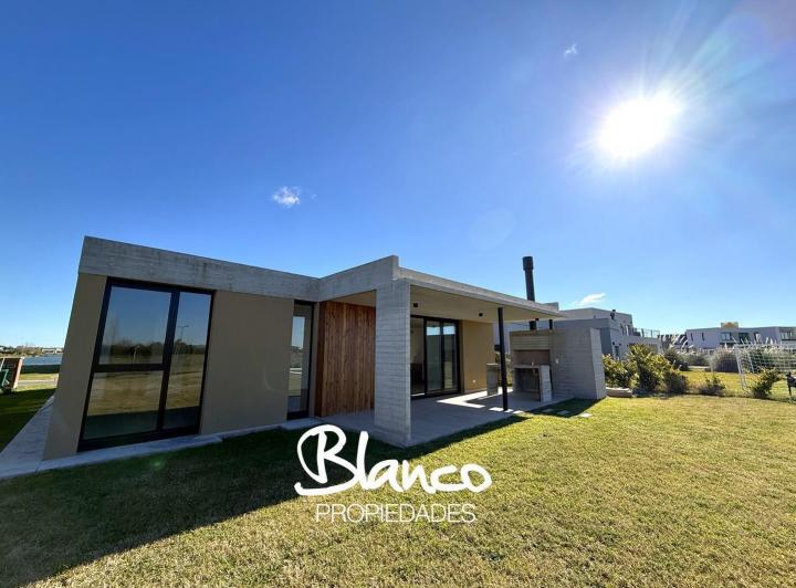 Casa · 161m² · 5 Ambientes · 1 Cochera