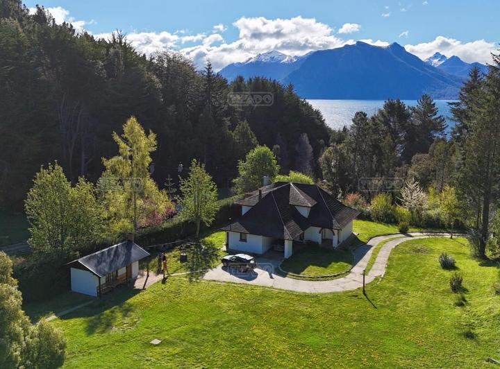 Casa · 240m² · 4 Ambientes