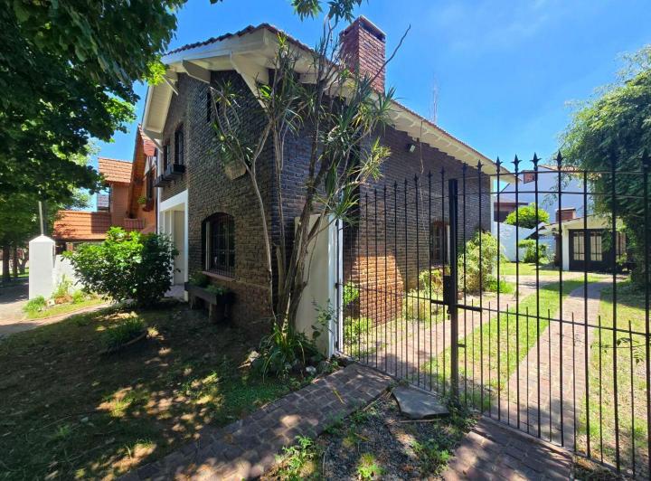 Casa · 204m² · 3 Ambientes · 3 Cocheras