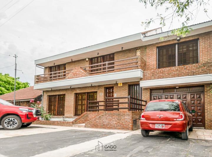 Casa · 249m² · 5 Ambientes · 2 Cocheras