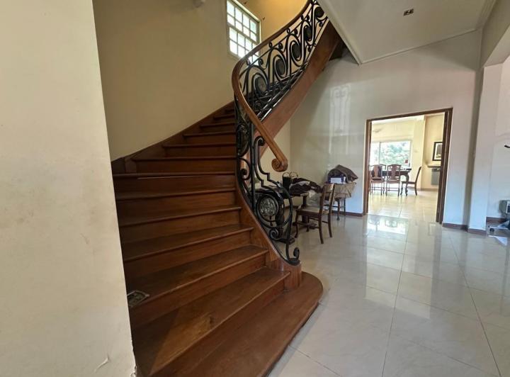 Casa · 300m² · 6 Ambientes · 1 Cochera