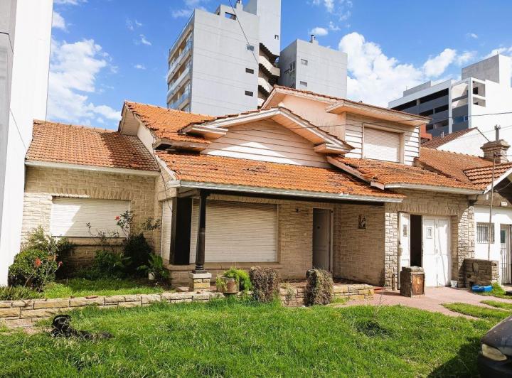 Casa · 179m² · 4 Ambientes · 1 Cochera