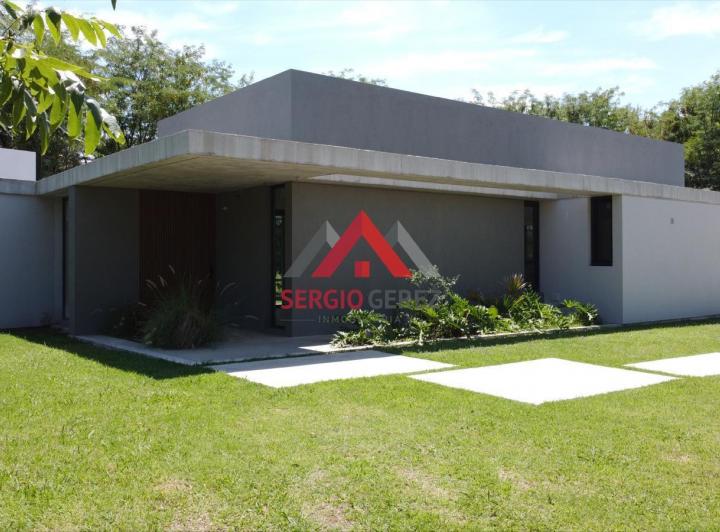 Casa · 207m² · 4 Ambientes · 2 Cocheras