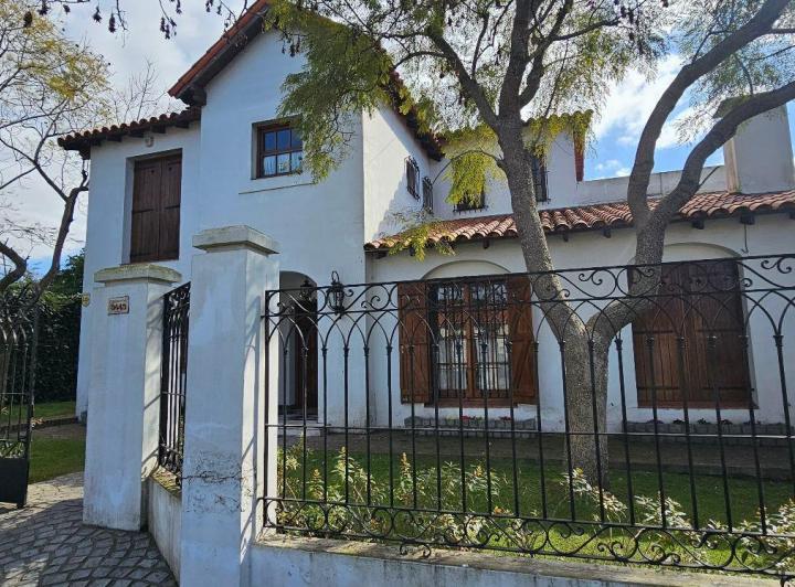 Casa · 280m² · 6 Ambientes · 1 Cochera