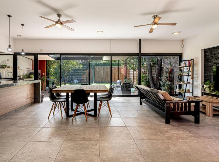 Casa · 300m² · 4 Ambientes · 2 Cocheras