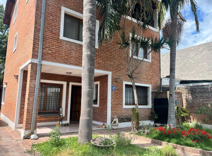 Casa · 249m² · 5 Ambientes · 2 Cocheras