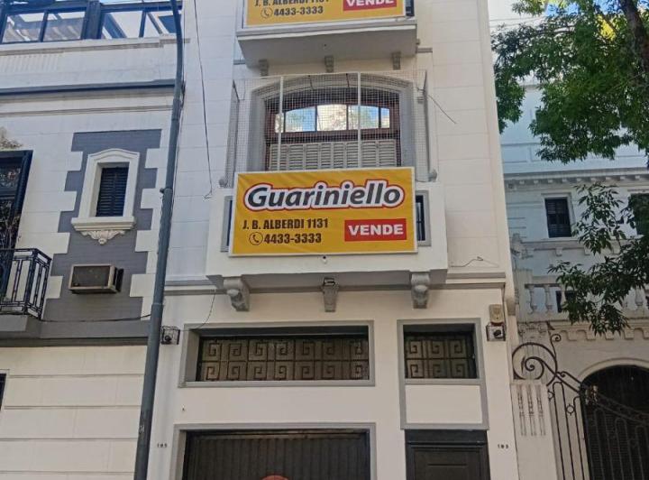 Casa · 300m² · 5 Ambientes · 1 Cochera