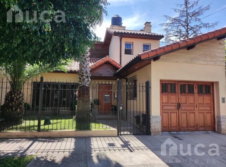 Casa · 172m² · 5 Ambientes · 1 Cochera