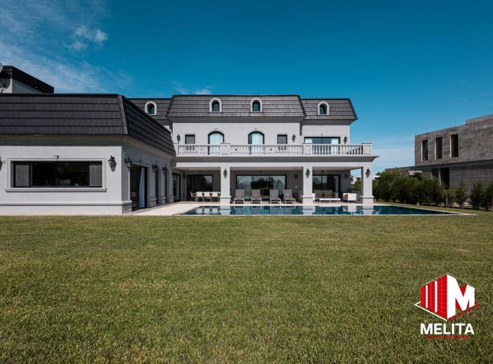 Casa · 1108m² · 8 Ambientes