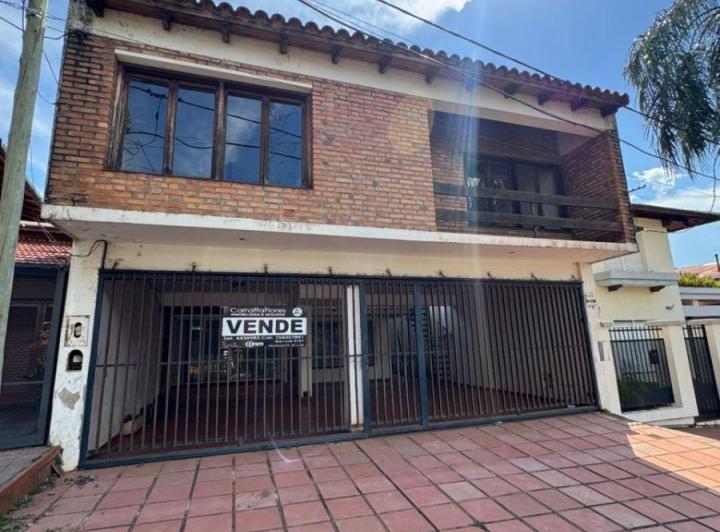 Casa · 218m² · 6 Ambientes · 3 Cocheras